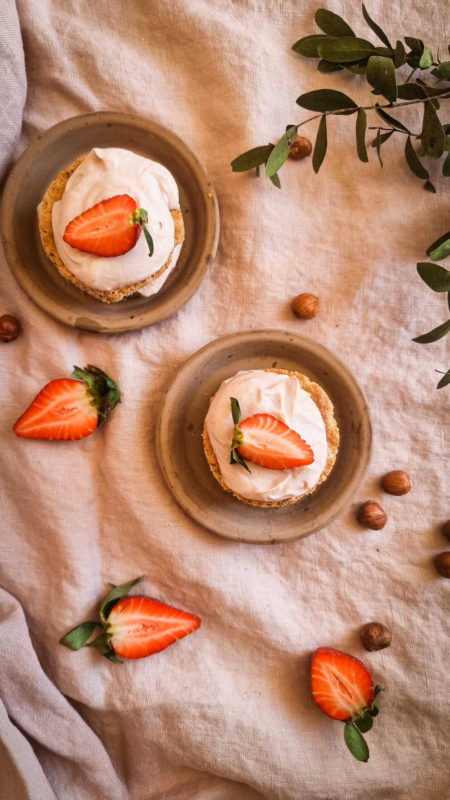 Mahedamaitselised ja vähemagusad pähklibesee ricotta koogikesed on tervislik vahepala. Koogikesed on valgu- ja kollageenirikkad. Kasutasin ricotta kreemis https